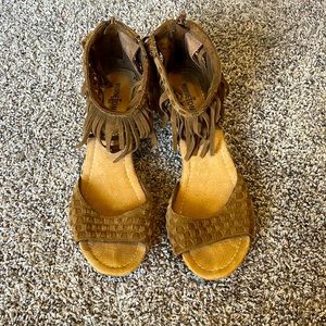 Minnetonka Suede Fringe Wedges